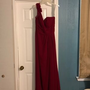 Ankle length crimson bridesmaids dress.